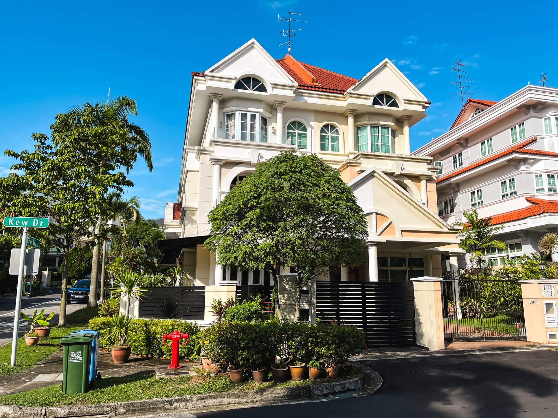 Piing dry cleaning and laundry service

 in Kew Drive Singapore